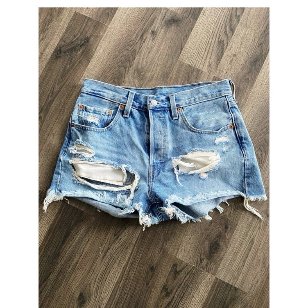 LEVI’S 501 Ripped Jean Shorts - Picture 4 of 8